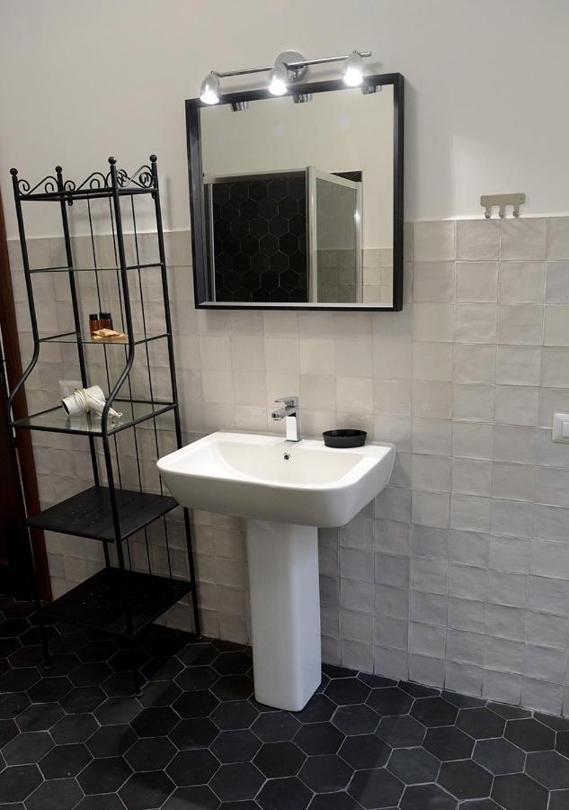 Colosseum Comfortable Apartment Рим Екстер'єр фото